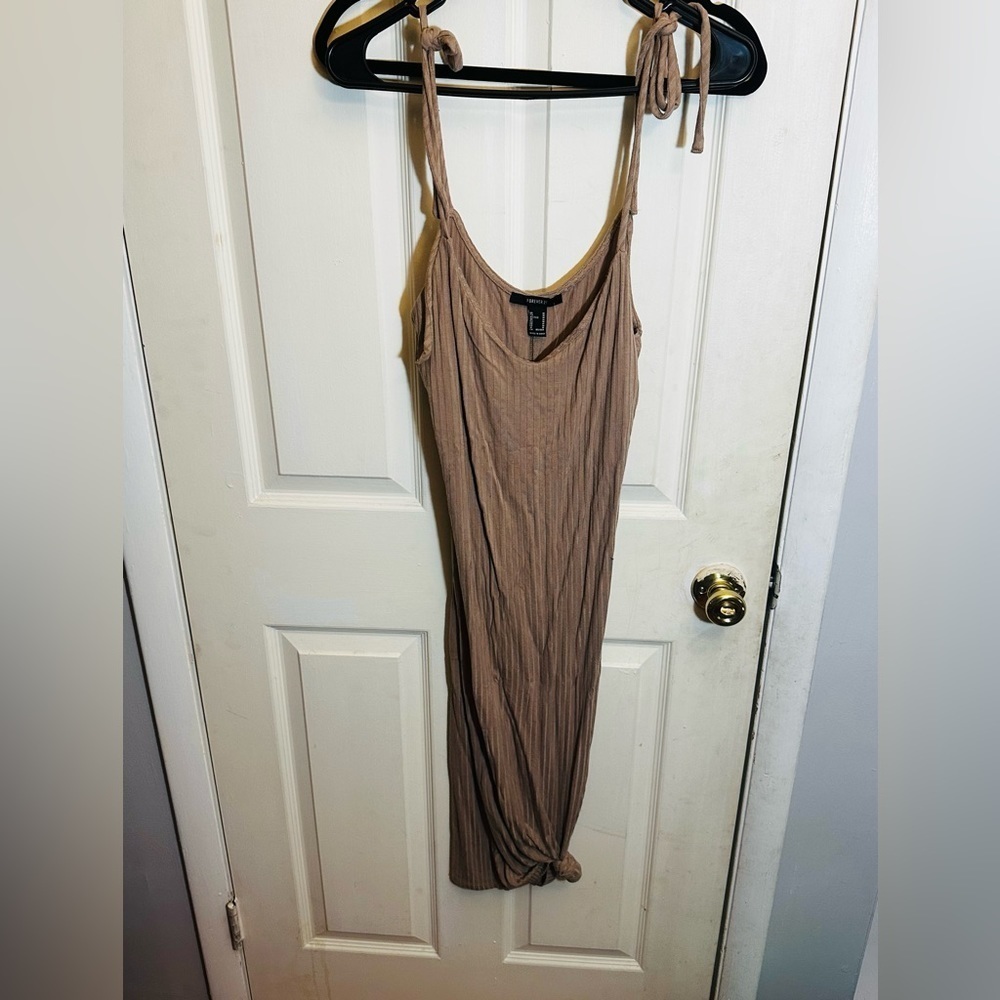 NWT women’s medium midi dress knotted bottom and tie straps in tan/ nude